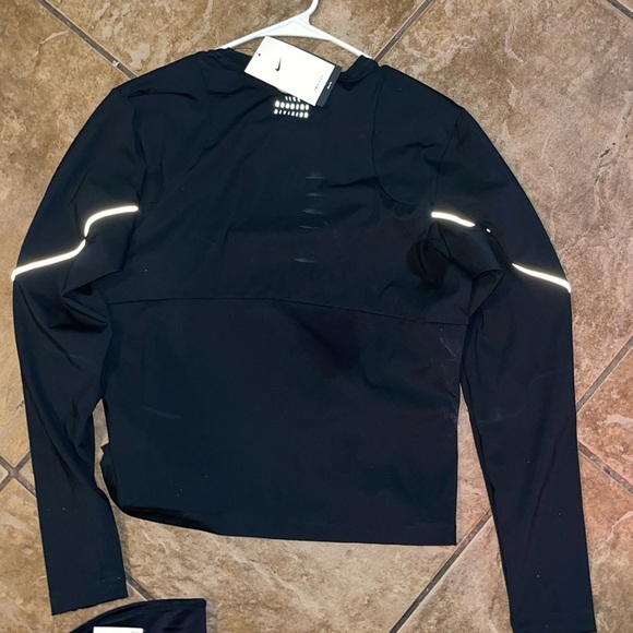 Sleek Nike Black Dri-fit Training Set - Picture 4 of 5